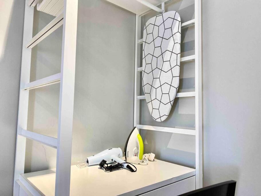Tropicana 218 Macalister #Wondercolor #Infinity Pool #Georgetown #5Pax #2Br 2Bath #1King 1Queen 1Single #Quality Well Maintained #Private Host Extérieur photo