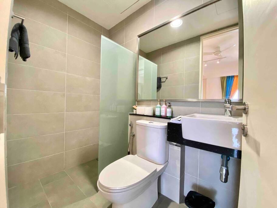 Tropicana 218 Macalister #Wondercolor #Infinity Pool #Georgetown #5Pax #2Br 2Bath #1King 1Queen 1Single #Quality Well Maintained #Private Host Extérieur photo