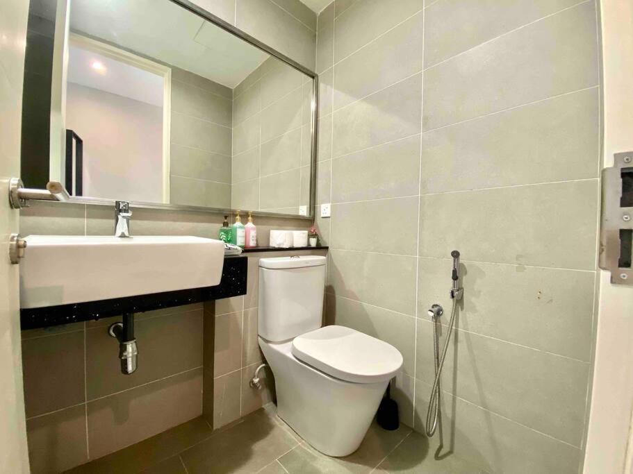 Tropicana 218 Macalister #Wondercolor #Infinity Pool #Georgetown #5Pax #2Br 2Bath #1King 1Queen 1Single #Quality Well Maintained #Private Host Extérieur photo